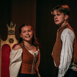 T2R2 - 19.15-20.15 - ONSDAG -  TEATER  2 (6.-7. KLASSE)